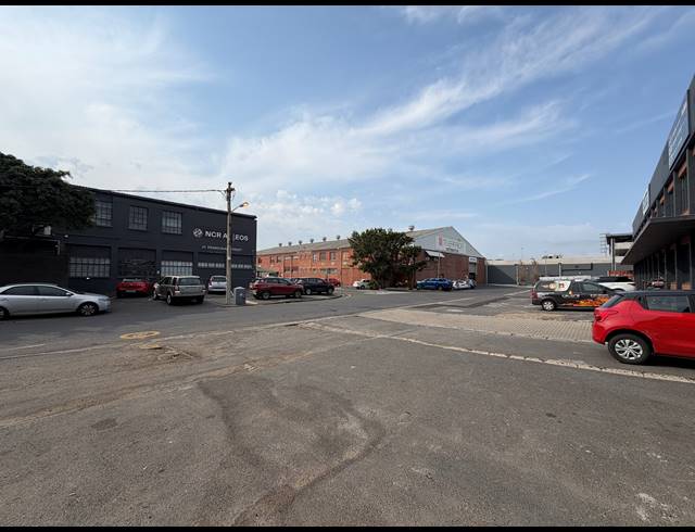 325M² BUILDING TO LET IN PAARDEN EILAND